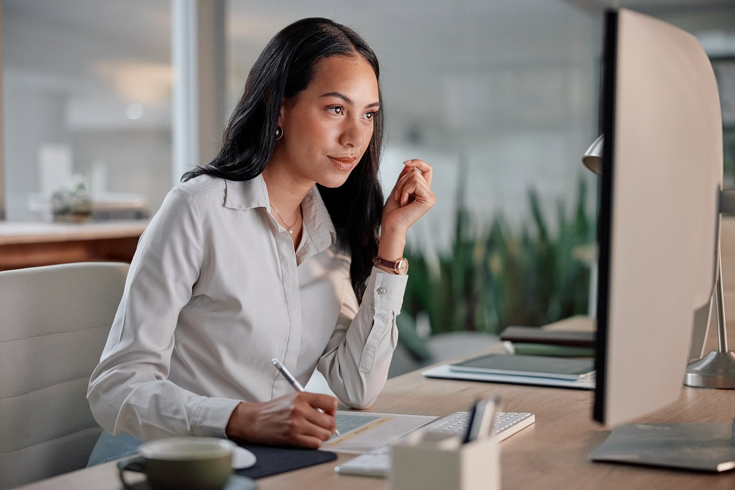Professional completing the Ontario Mortgage Agent Course Online