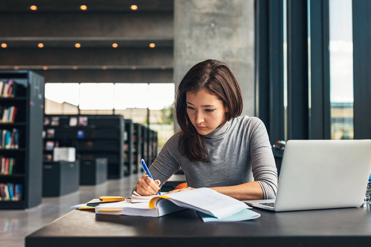 Professional completing the Ontario Mortgage Agent Course Online