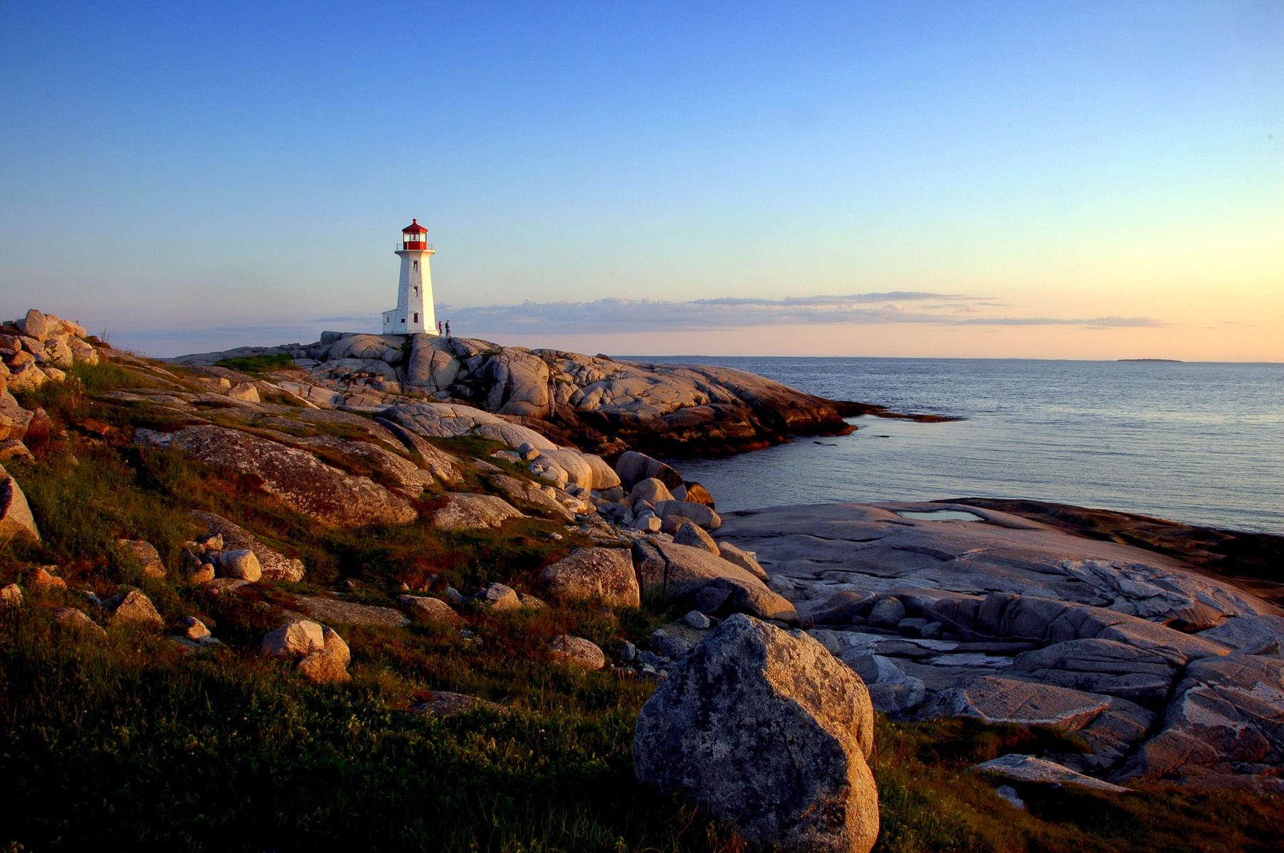 Canadian Atlantic coast with views of rocks, the ocean and a lighthouse